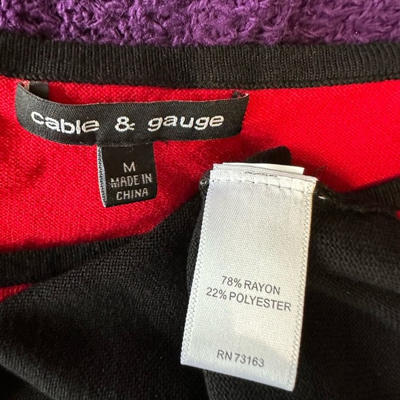 🛍️ Cable & gauge cold shoulder top. Excellent condition. - Picture 7 of 7